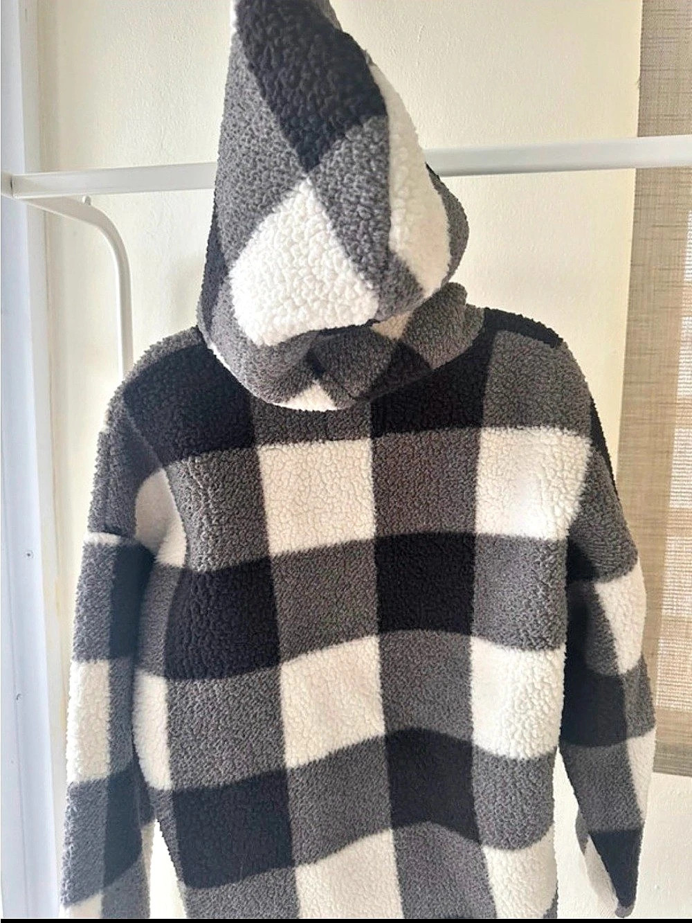 American Eagle Checkered Sherpa Hoodie Black & Gray Size Large